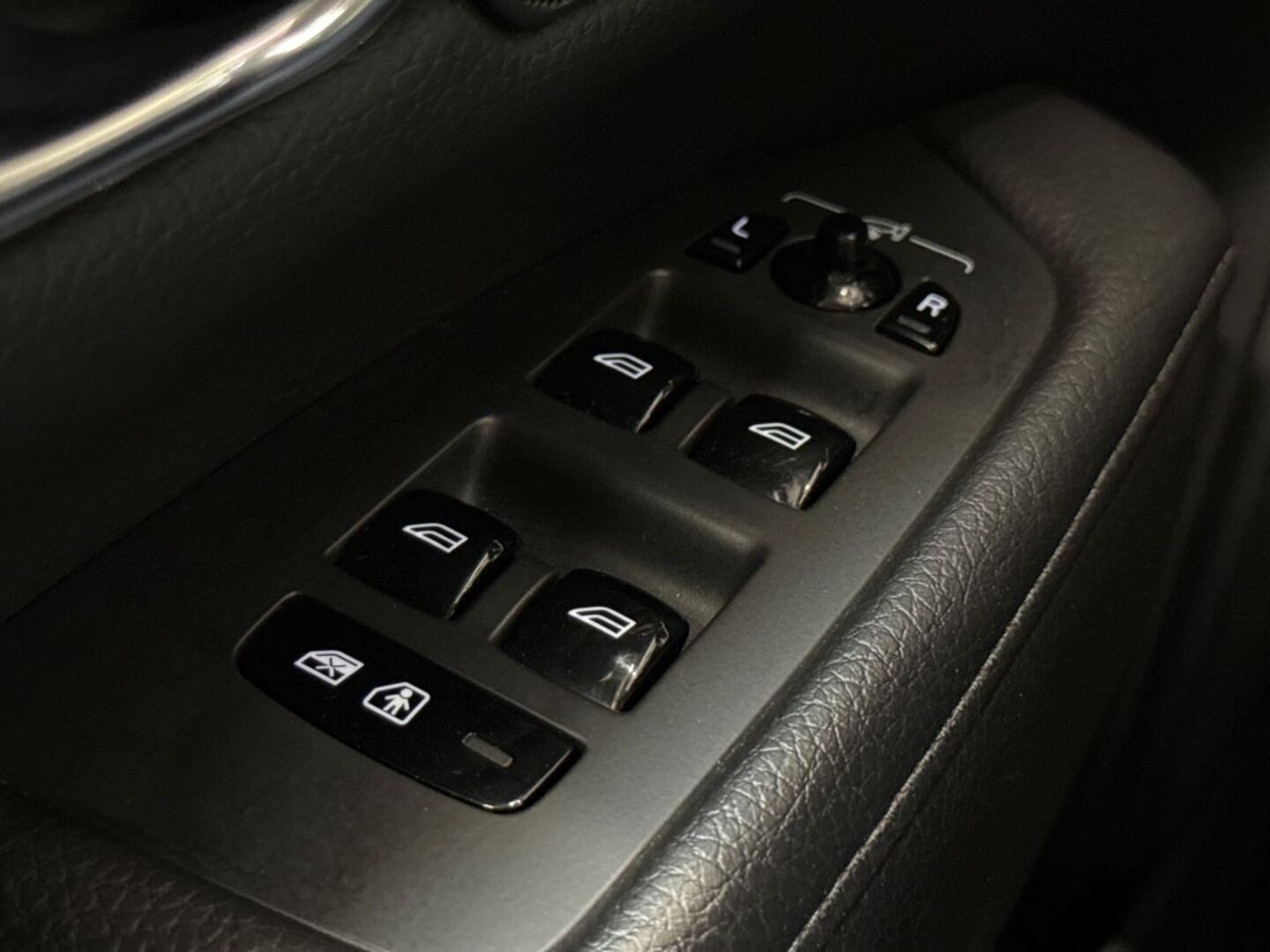 VOLVO V90 2021