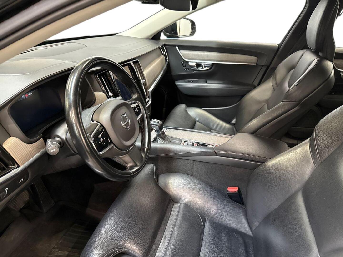 VOLVO V90 2021
