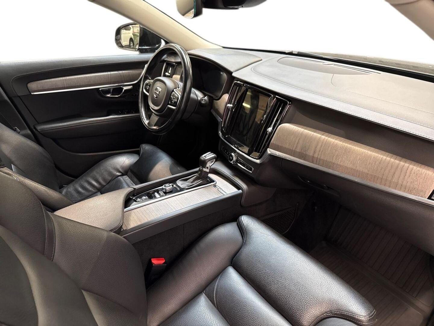 VOLVO V90 2021