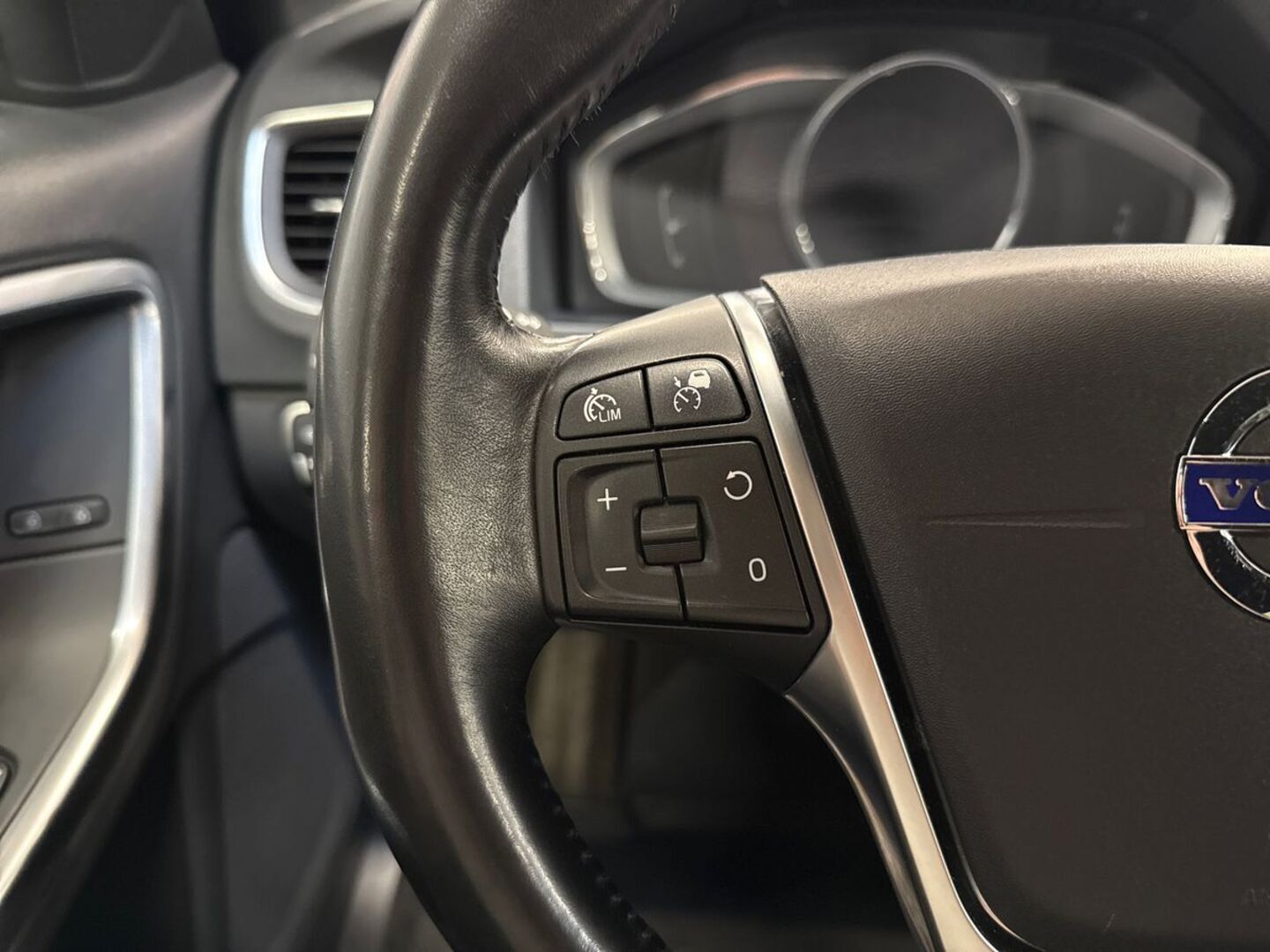 VOLVO V60 2017