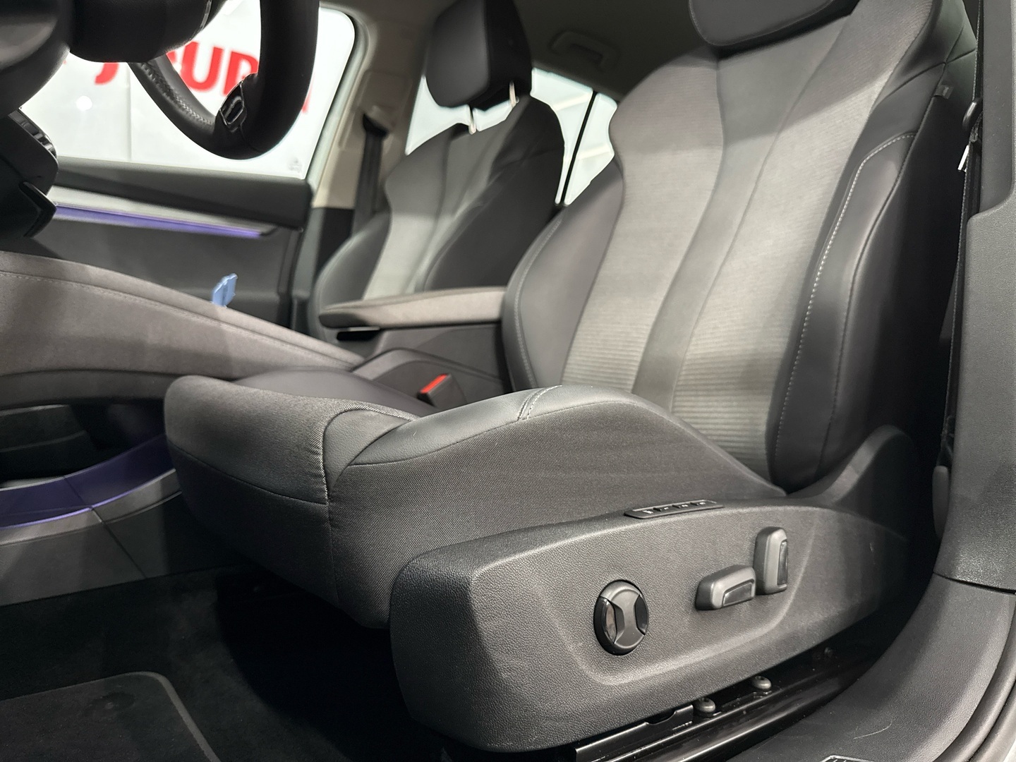 SKODA Enyaq 2024