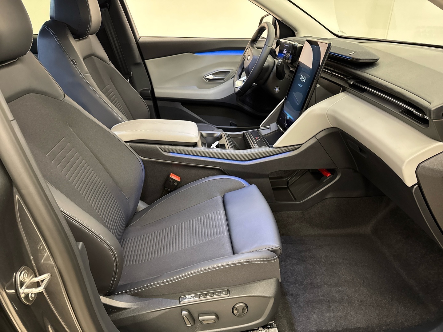 FORD EXPLORER 2026