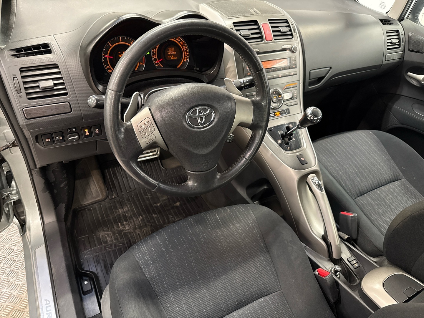 TOYOTA Auris 2009