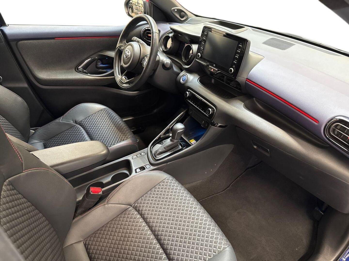 TOYOTA Yaris 2021
