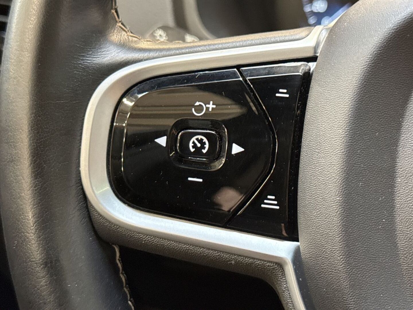 VOLVO XC90 2021