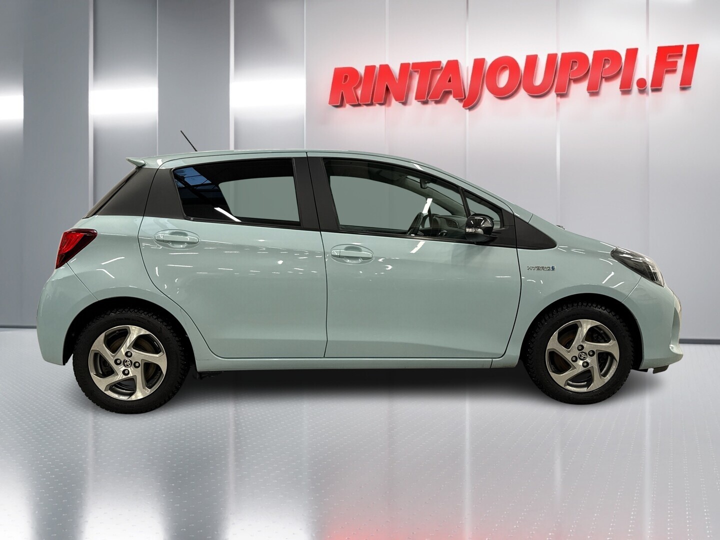 TOYOTA Yaris 2015