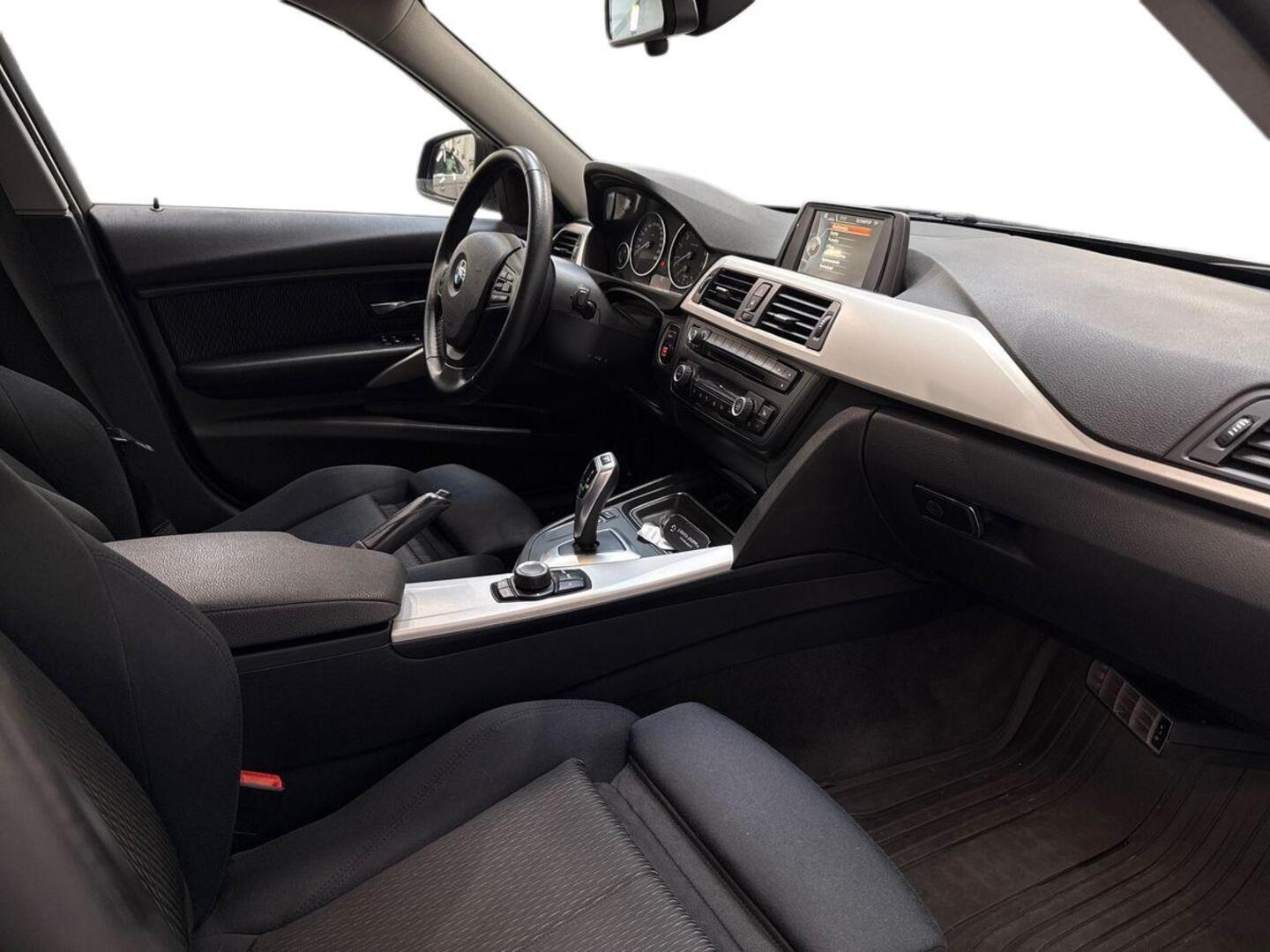 BMW 320 2015