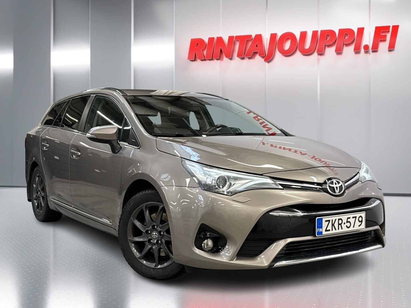 TOYOTA Avensis 2015