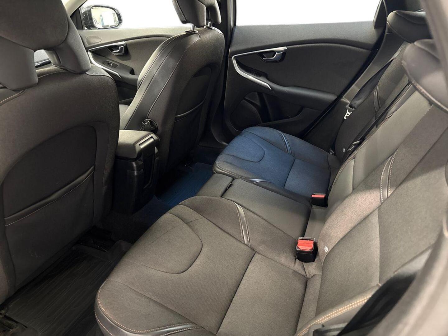 VOLVO V40 Cross Country 2016