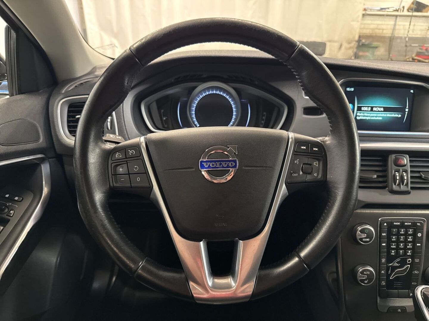 VOLVO V40 Cross Country 2016