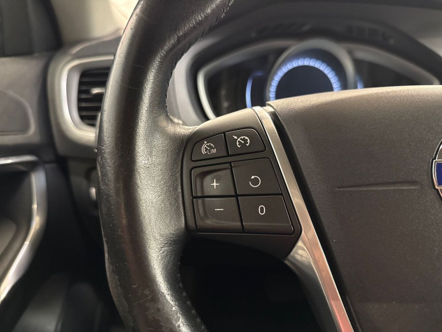 VOLVO V40 Cross Country 2016