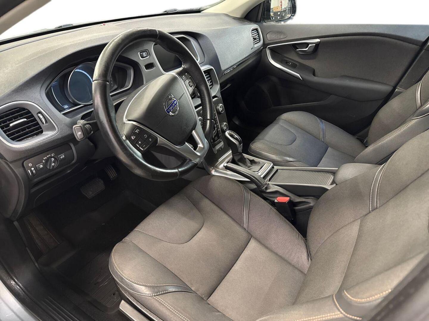 VOLVO V40 Cross Country 2016