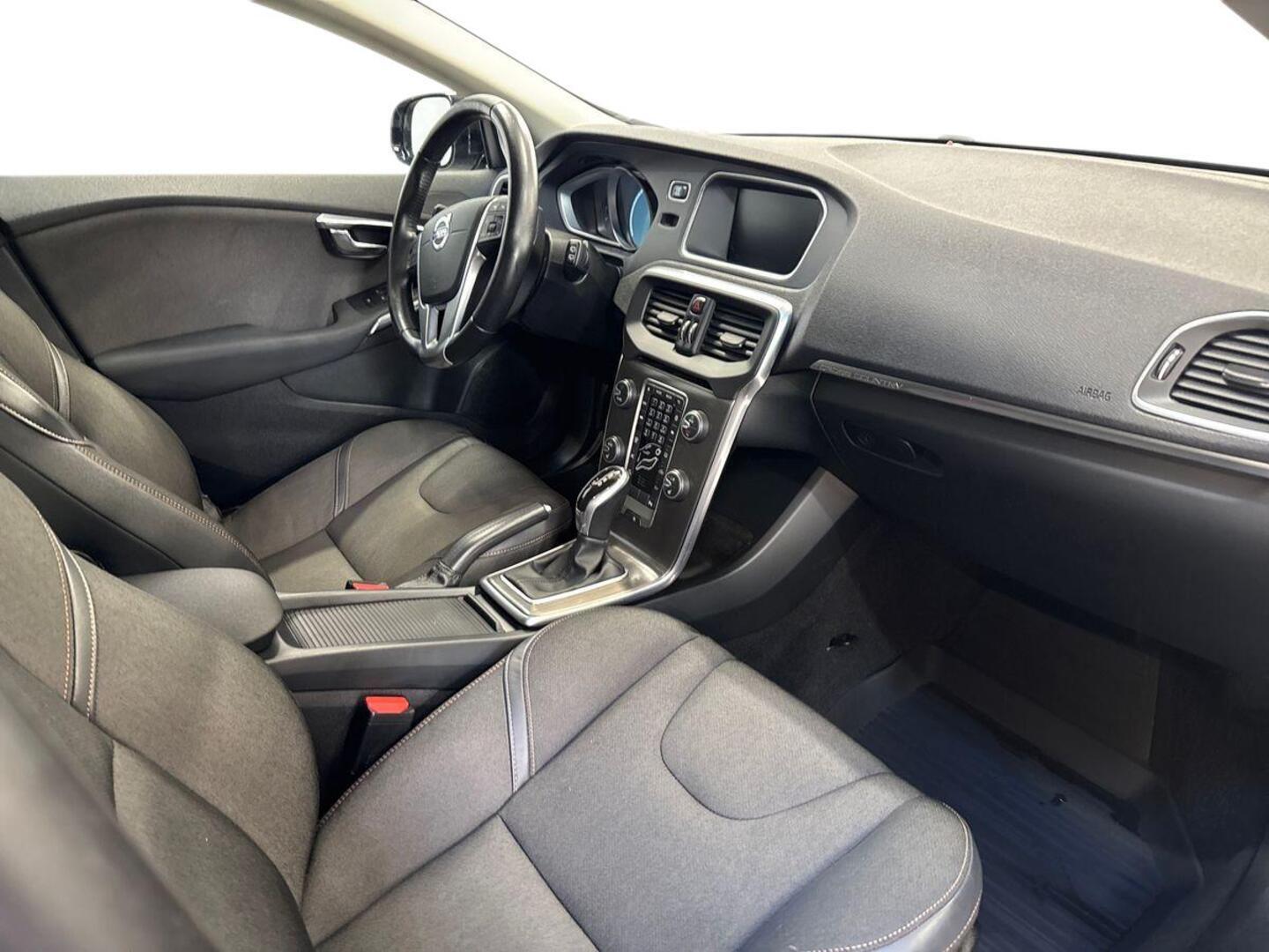 VOLVO V40 Cross Country 2016