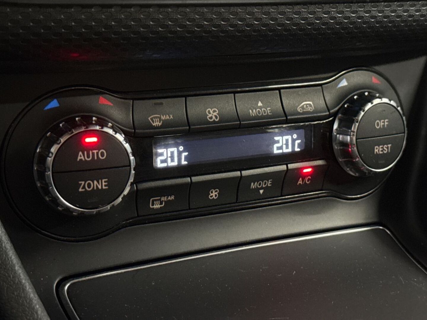 MERCEDES-BENZ A 2016
