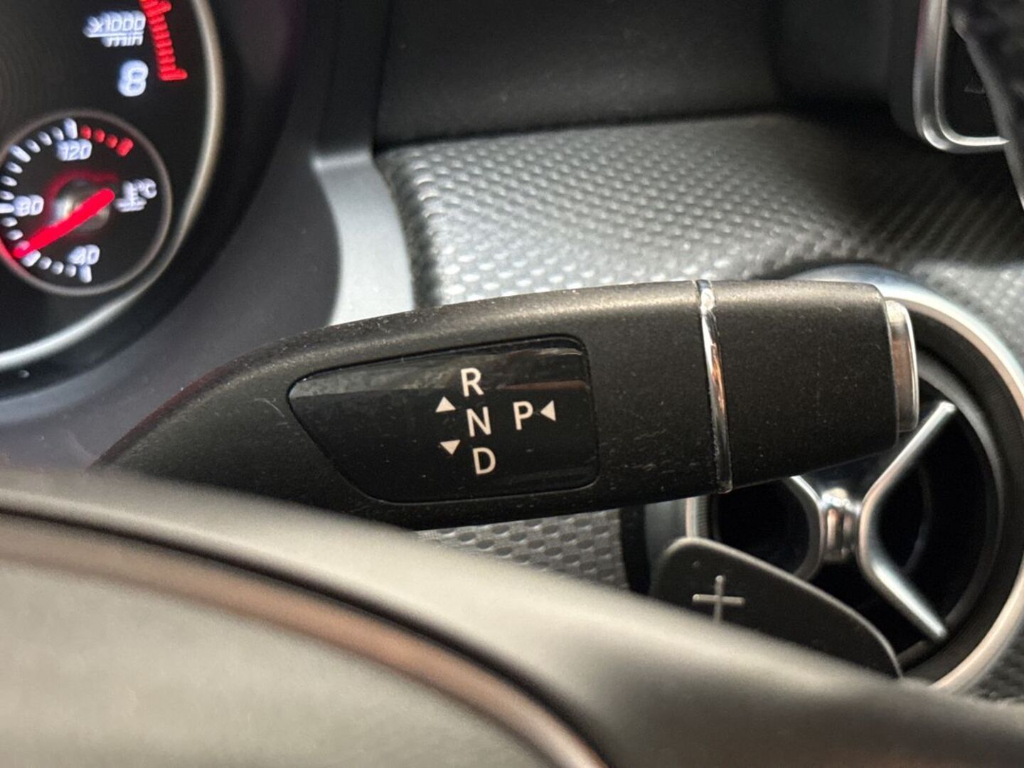 MERCEDES-BENZ A 2016