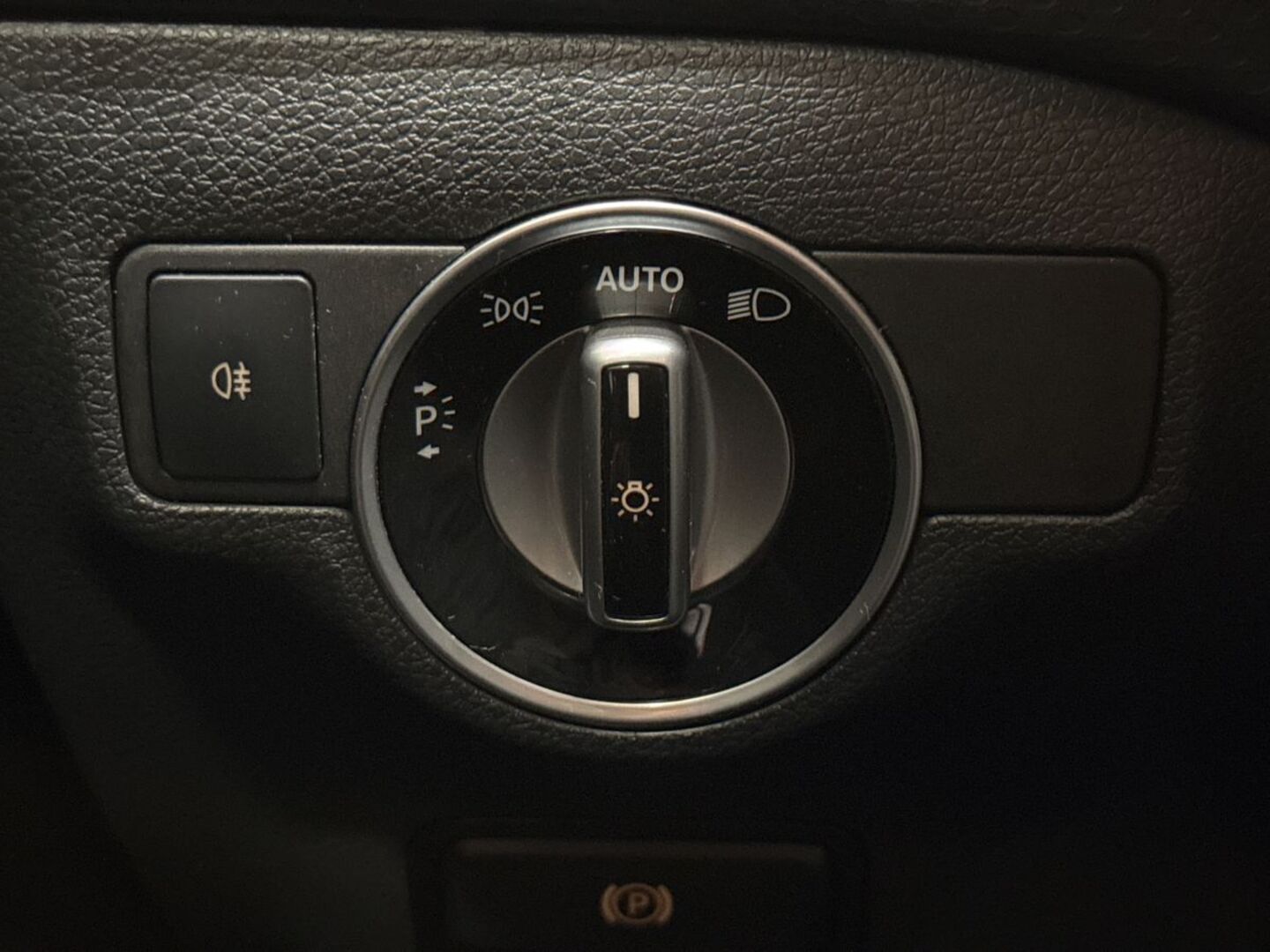 MERCEDES-BENZ A 2016