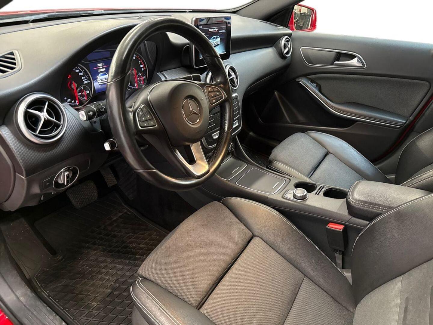 MERCEDES-BENZ A 2016