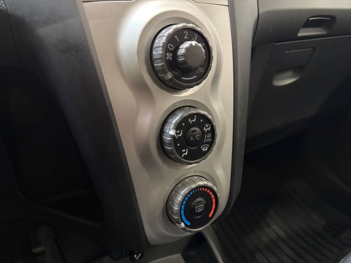 TOYOTA Yaris 2008