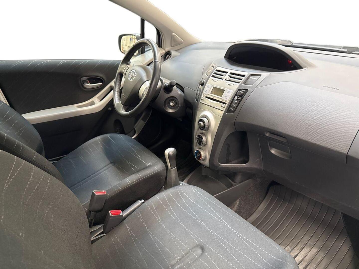 TOYOTA Yaris 2008