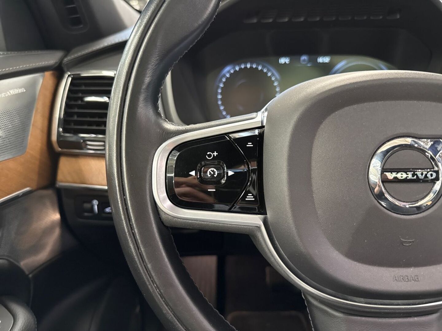 VOLVO XC90 2019