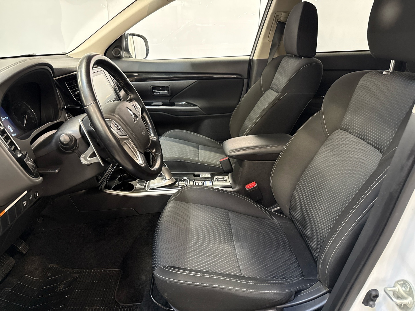 MITSUBISHI Outlander PHEV 2020