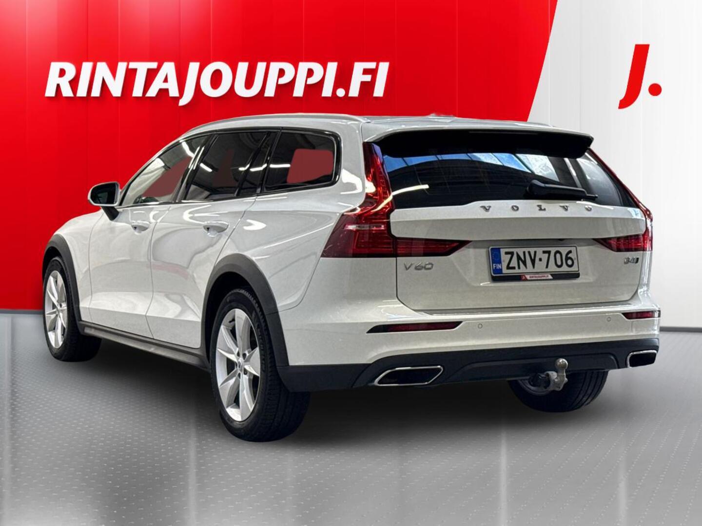 VOLVO V60 Cross Country 2