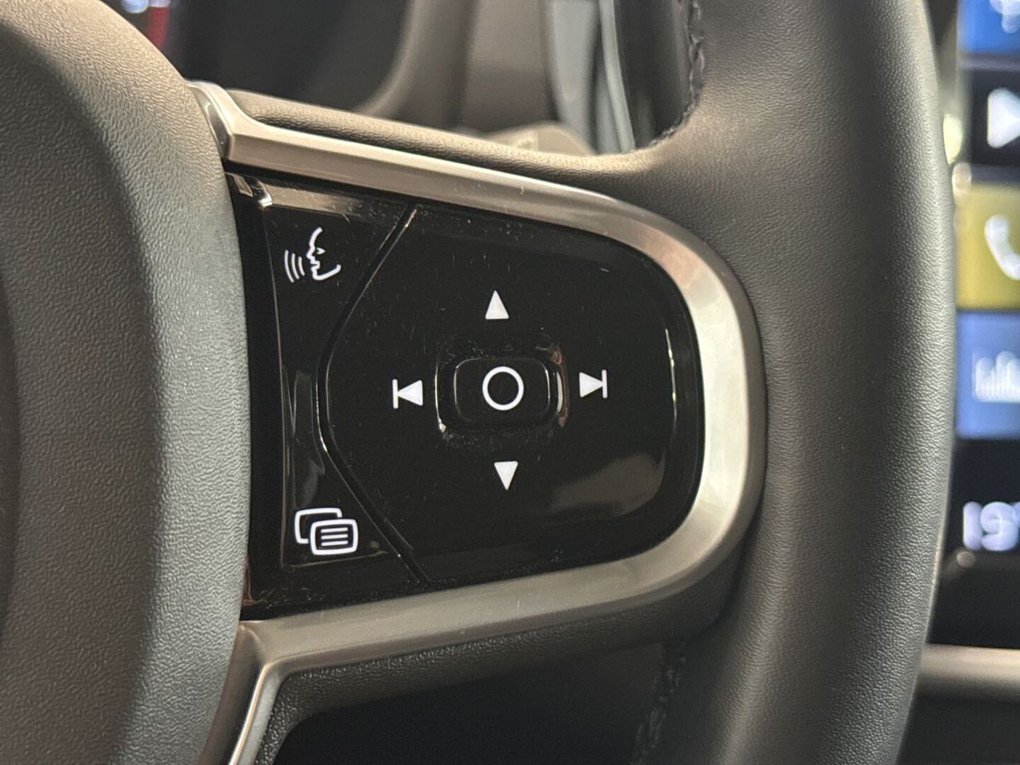 VOLVO V60 Cross Country 23