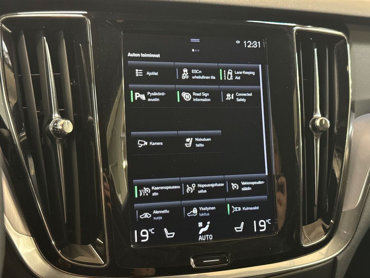 VOLVO V60 Cross Country 28