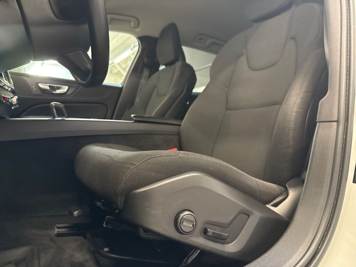 VOLVO V60 Cross Country 34