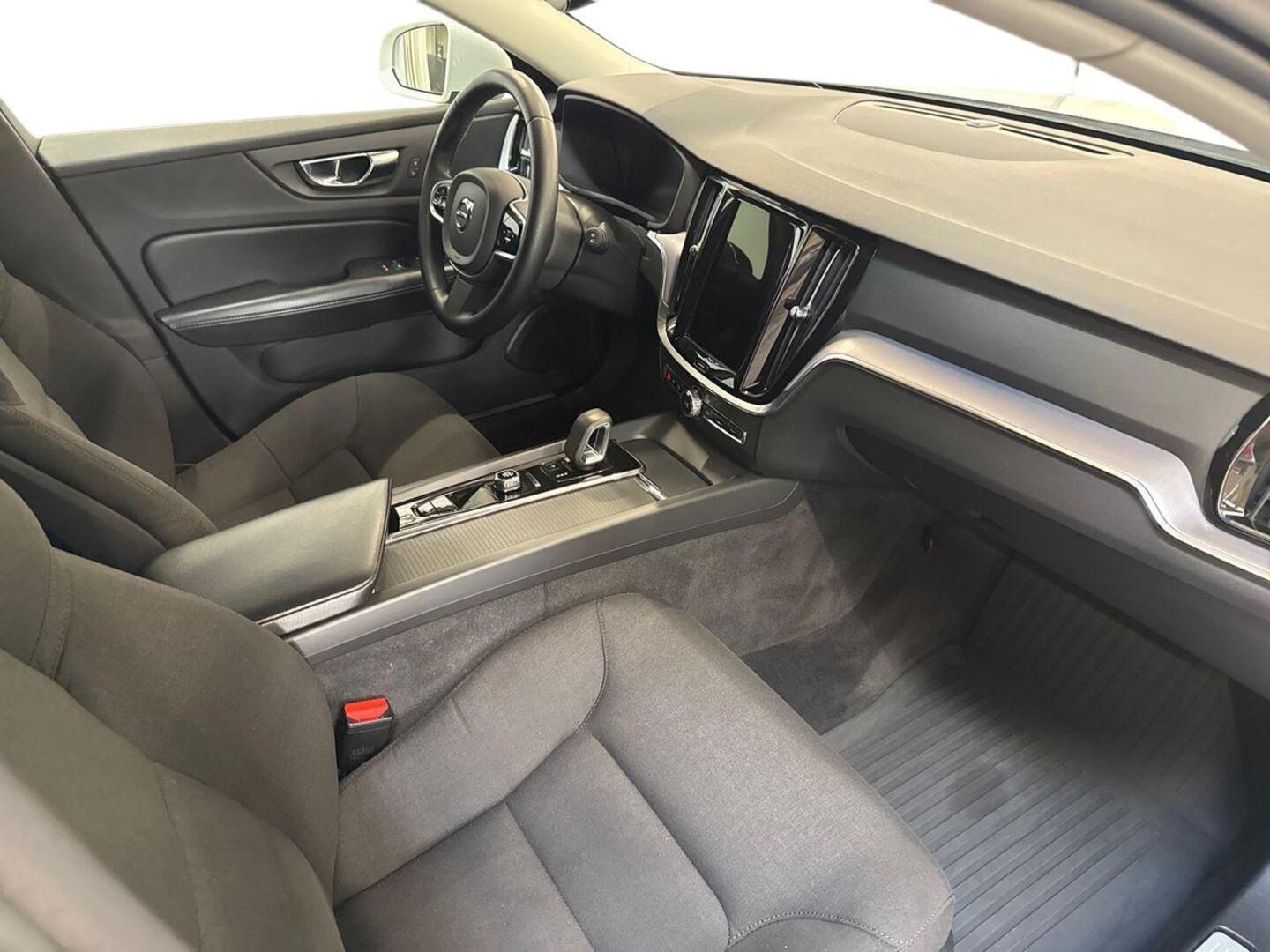VOLVO V60 Cross Country 9