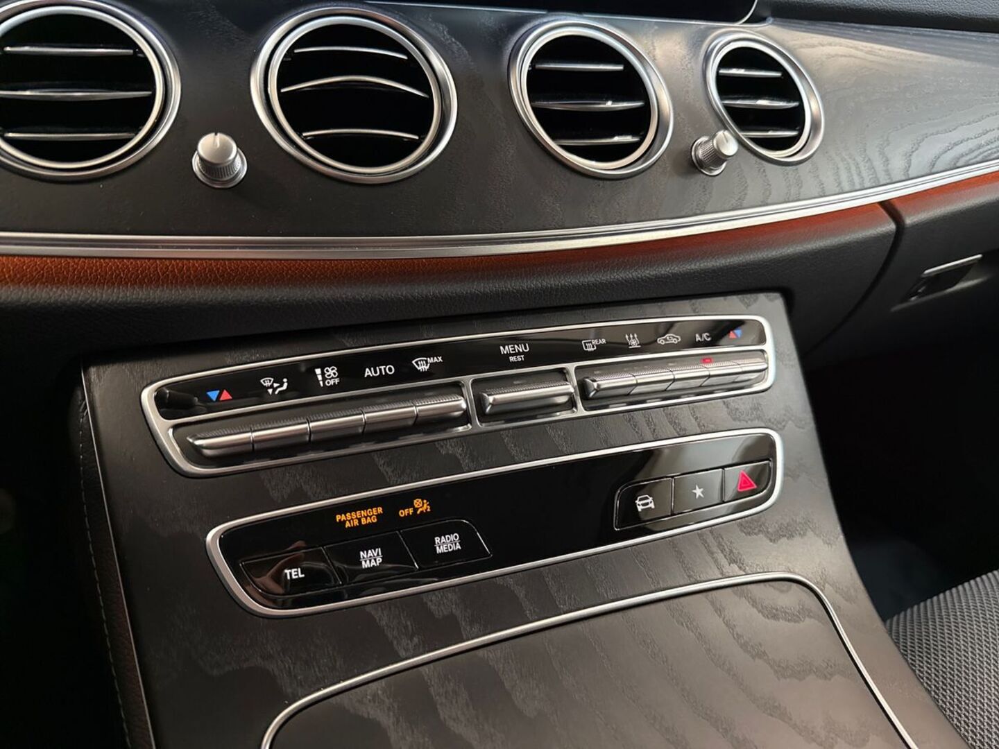 MERCEDES-BENZ E 2023