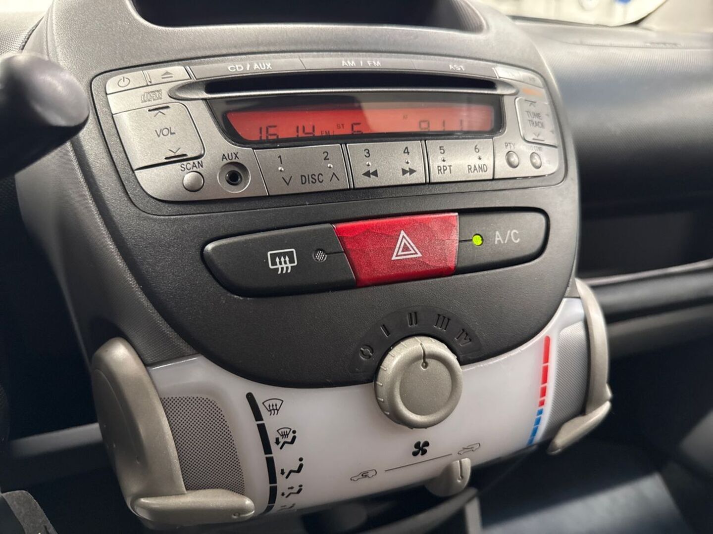TOYOTA AYGO 19