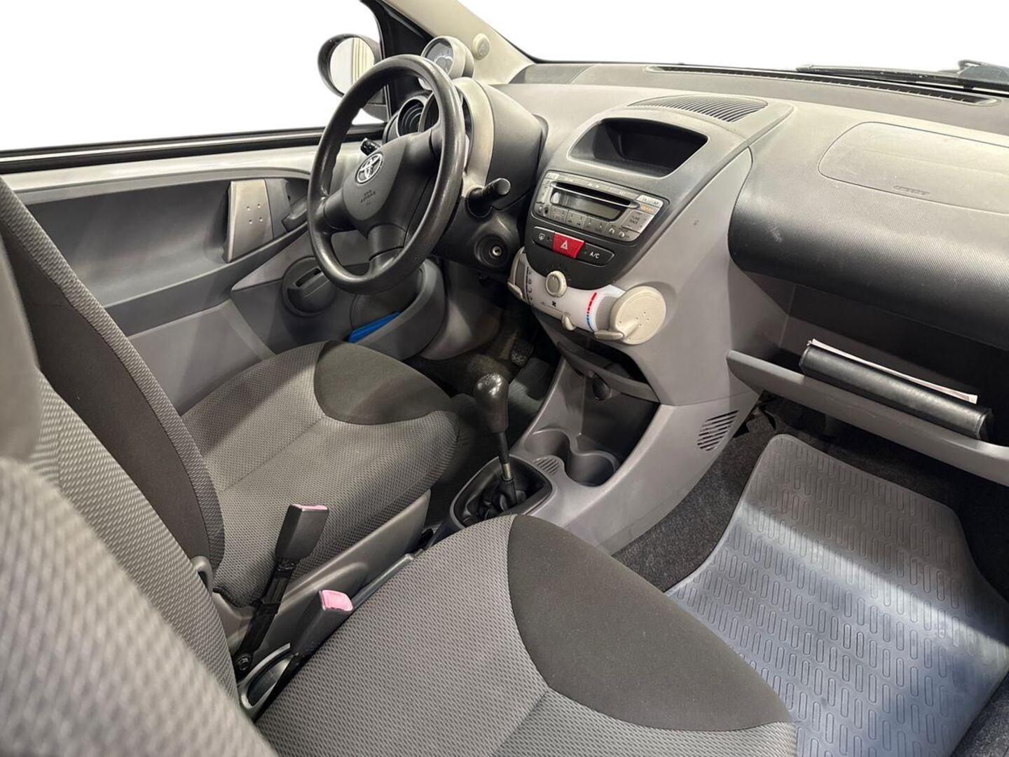 TOYOTA AYGO 9