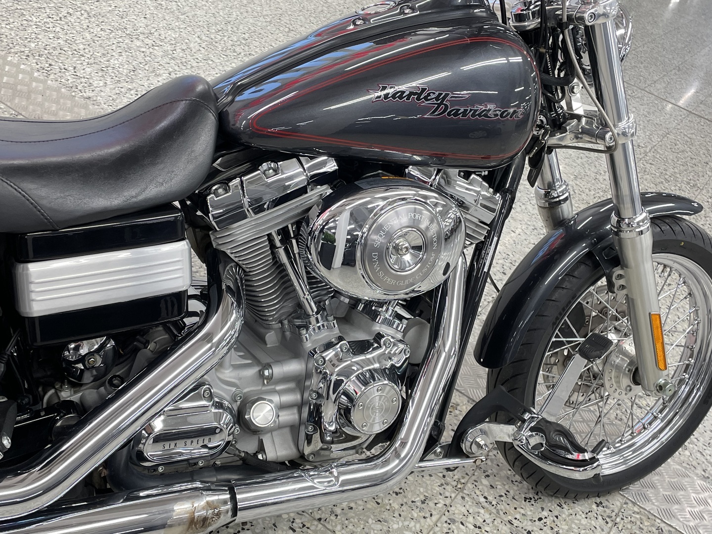 HARLEY-DAVIDSON DYNA 2006