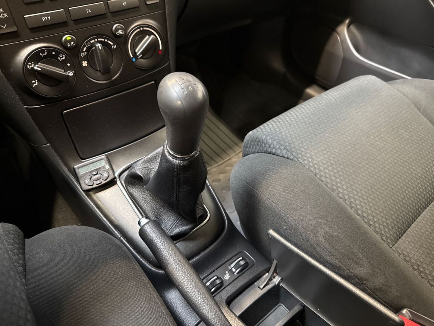 TOYOTA Avensis 2004