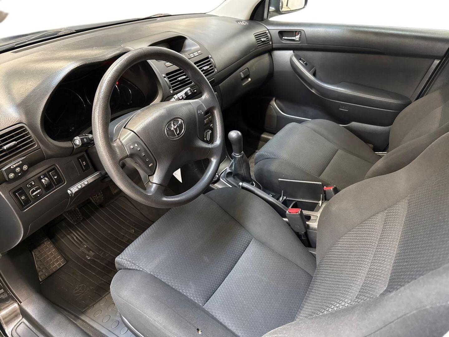 TOYOTA Avensis 2004