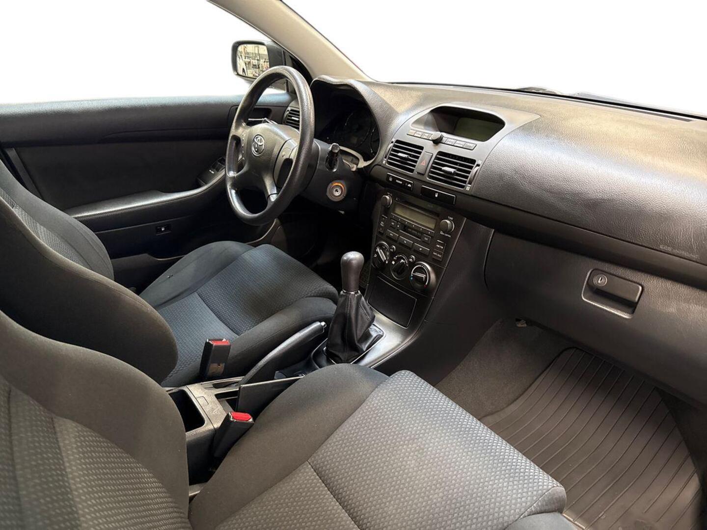 TOYOTA Avensis 2004