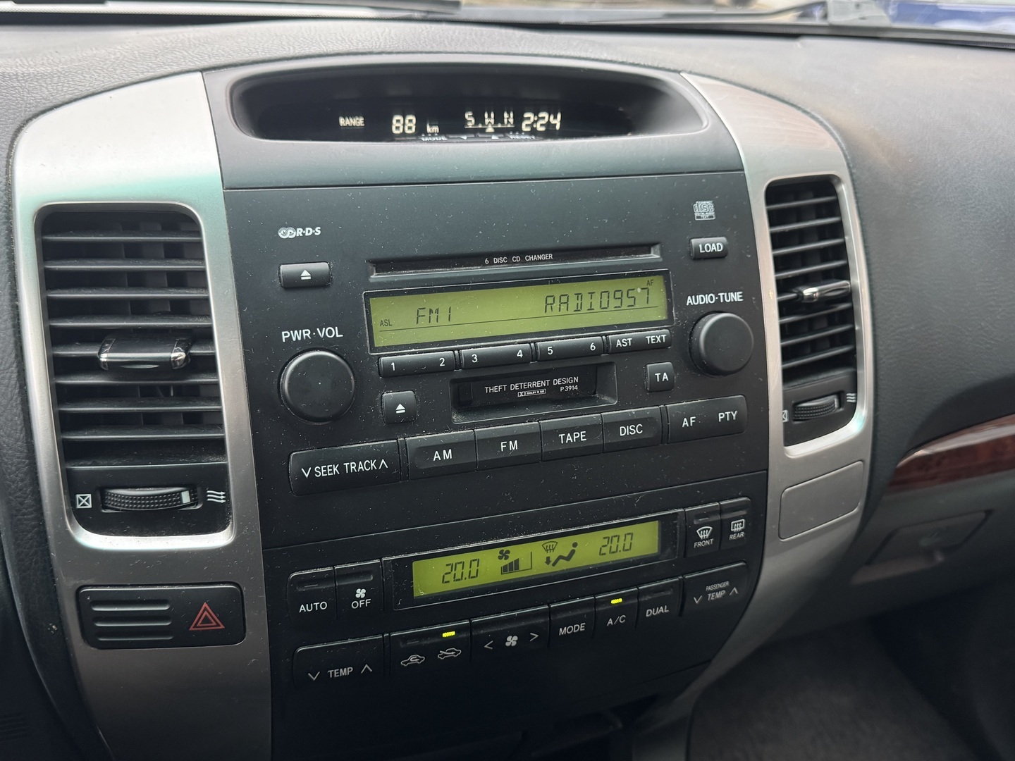 TOYOTA Land Cruiser 2004