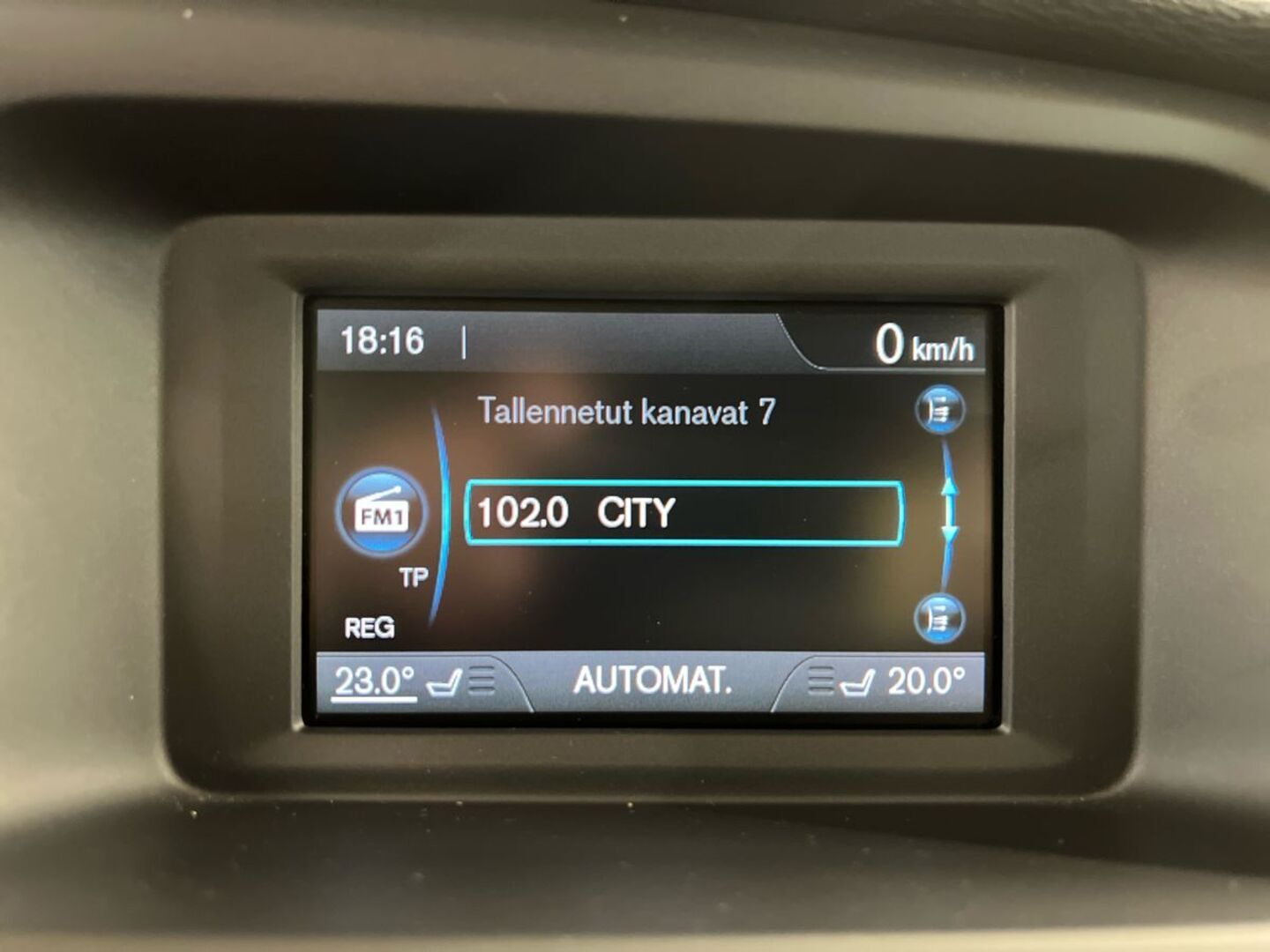 VOLVO V40 15