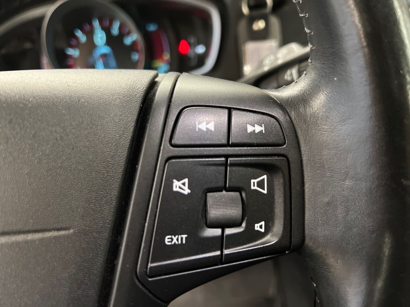 VOLVO V40 21