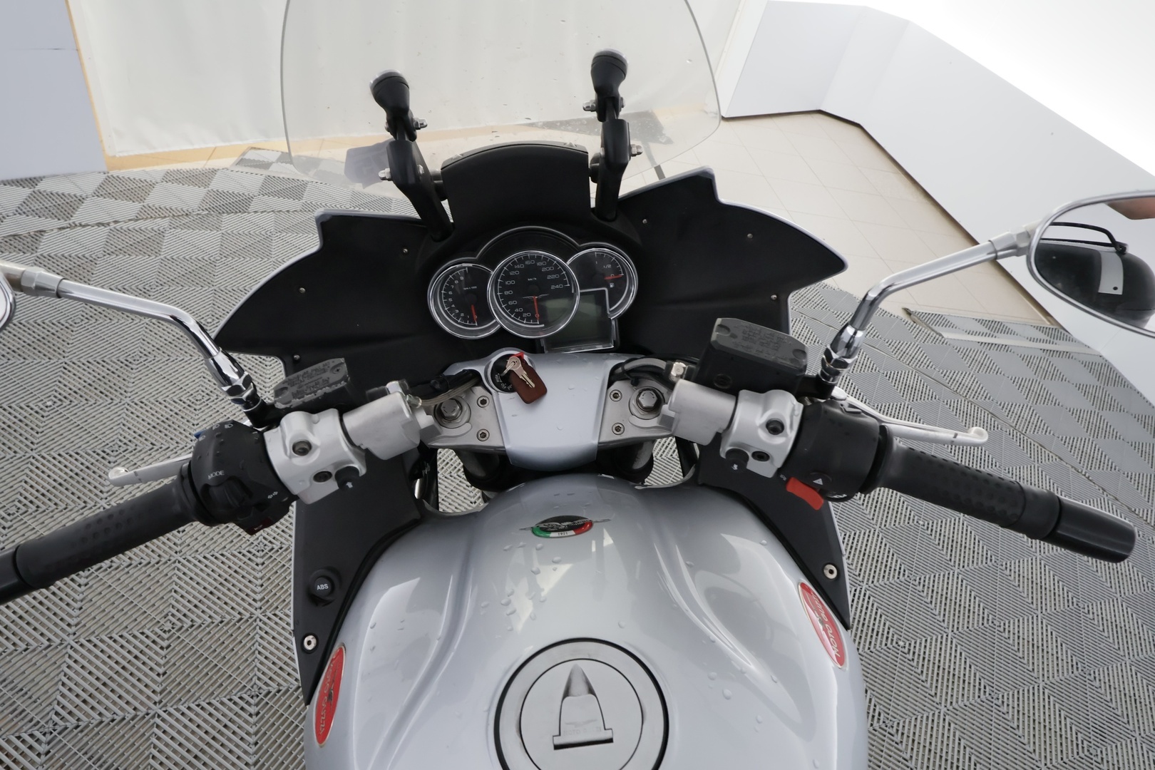 MOTO GUZZI NORGE 2010