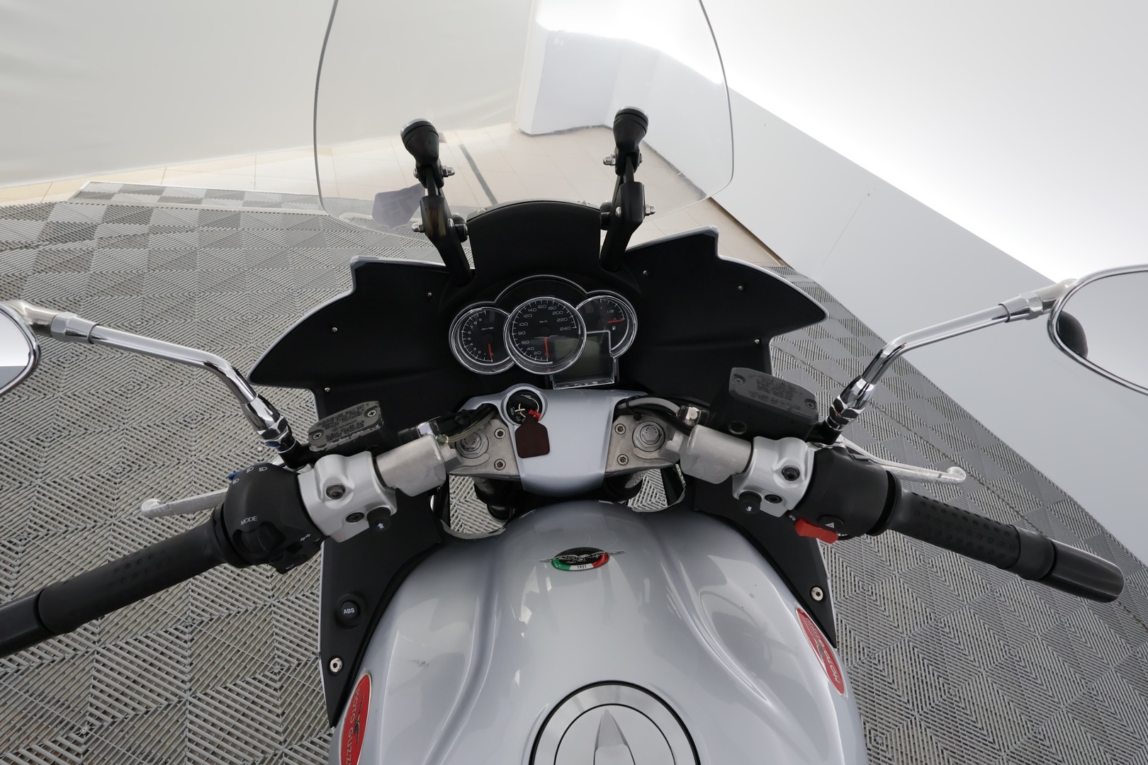 MOTO GUZZI NORGE 2010