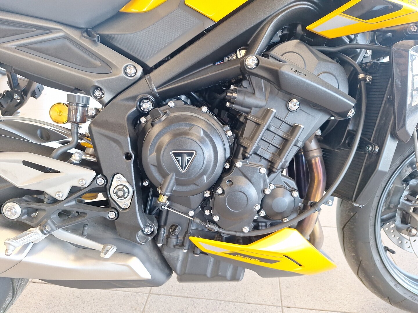 TRIUMPH STREET TRIPLE 2023