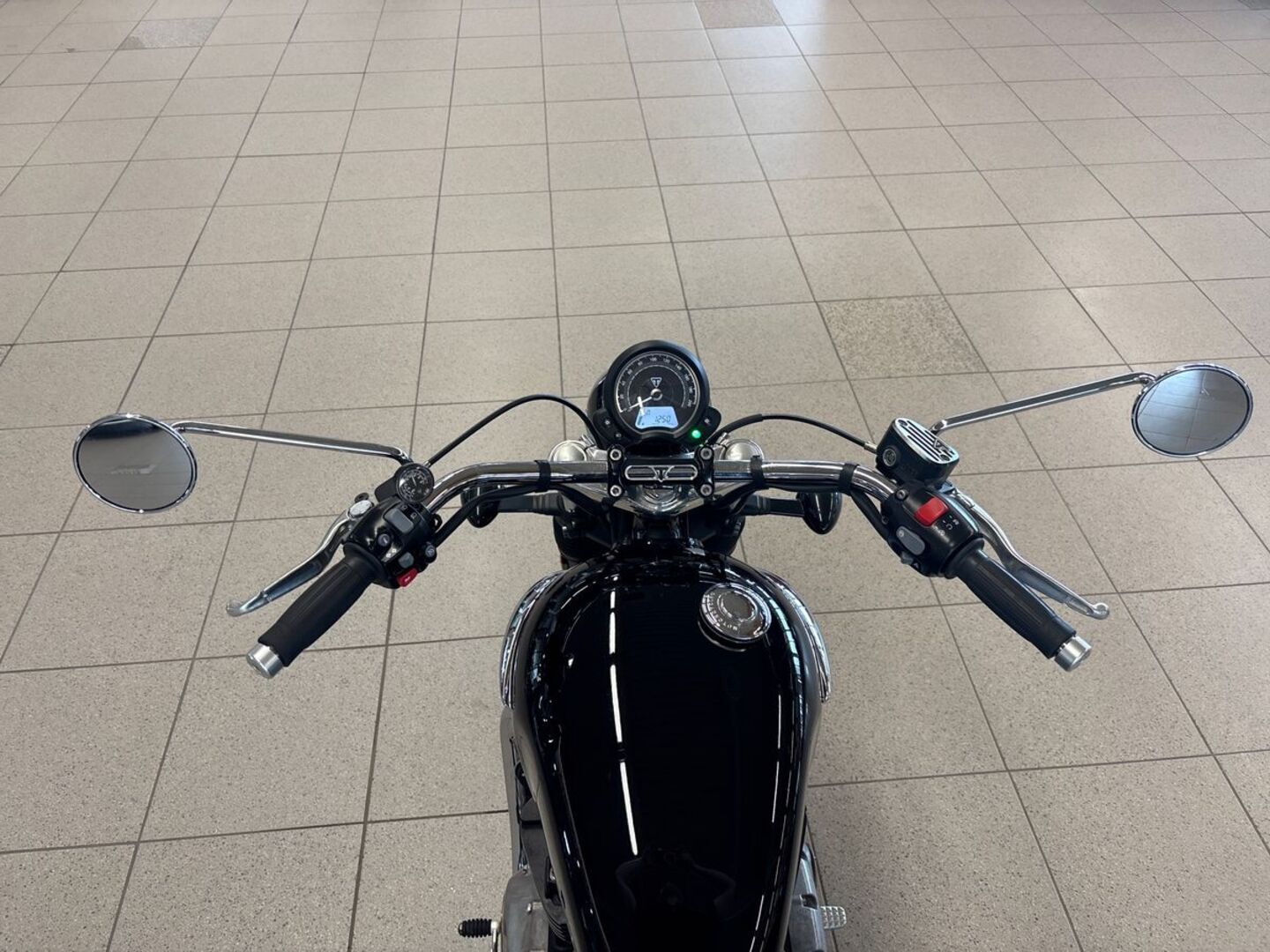 TRIUMPH BONNEVILLE 2018