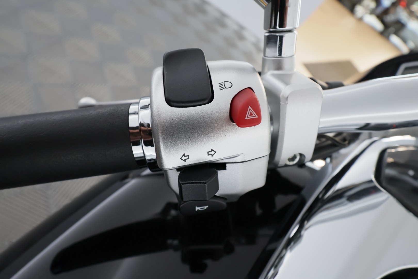 SUZUKI INTRUDER 2014