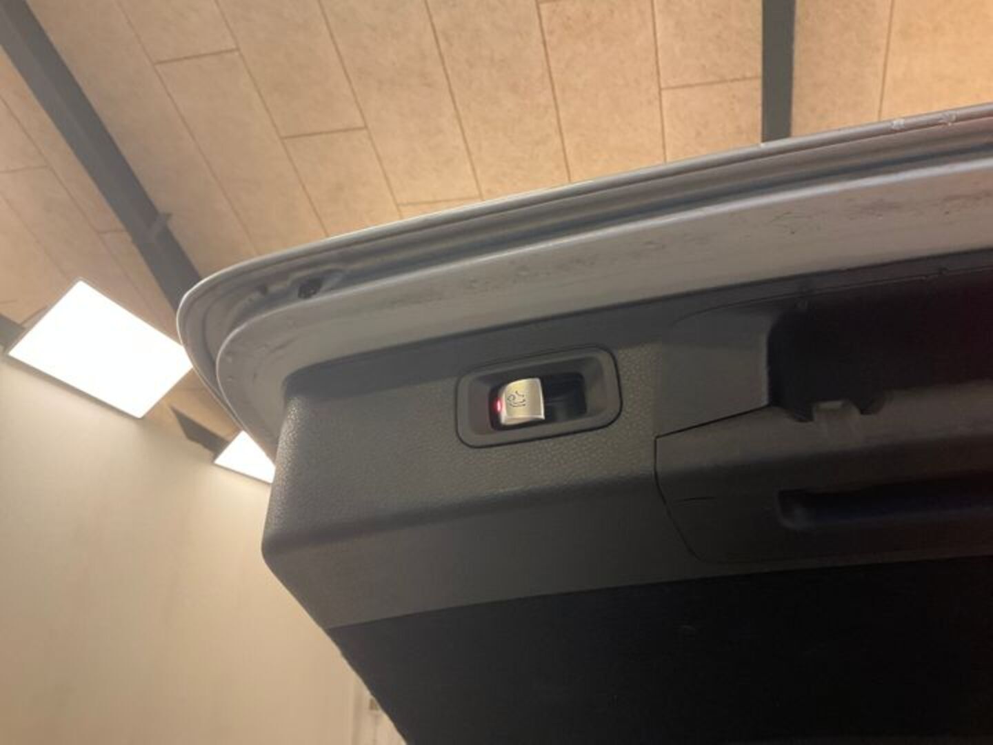 MERCEDES-BENZ E 2022