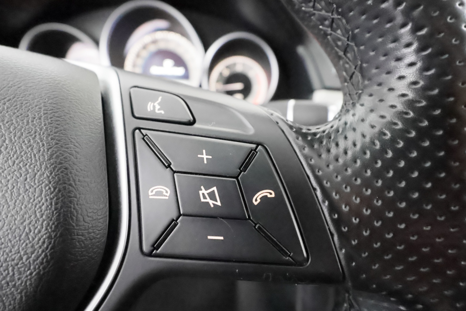 MERCEDES-BENZ E 2016