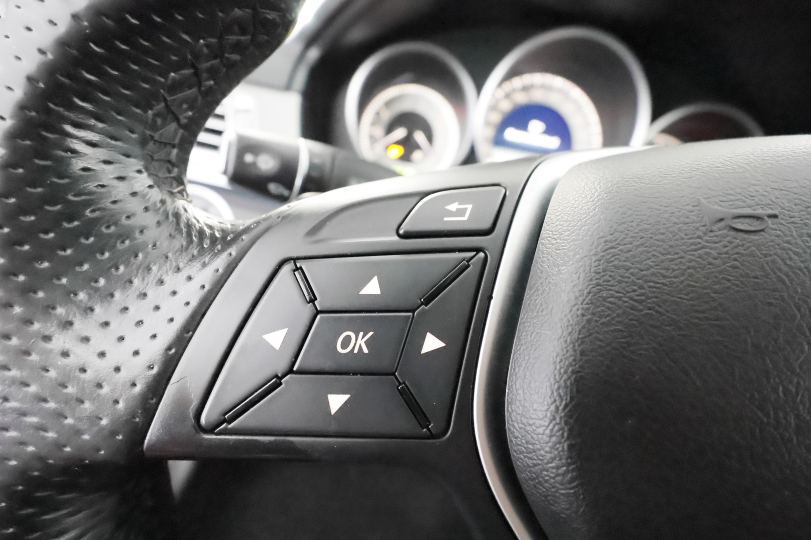 MERCEDES-BENZ E 2016