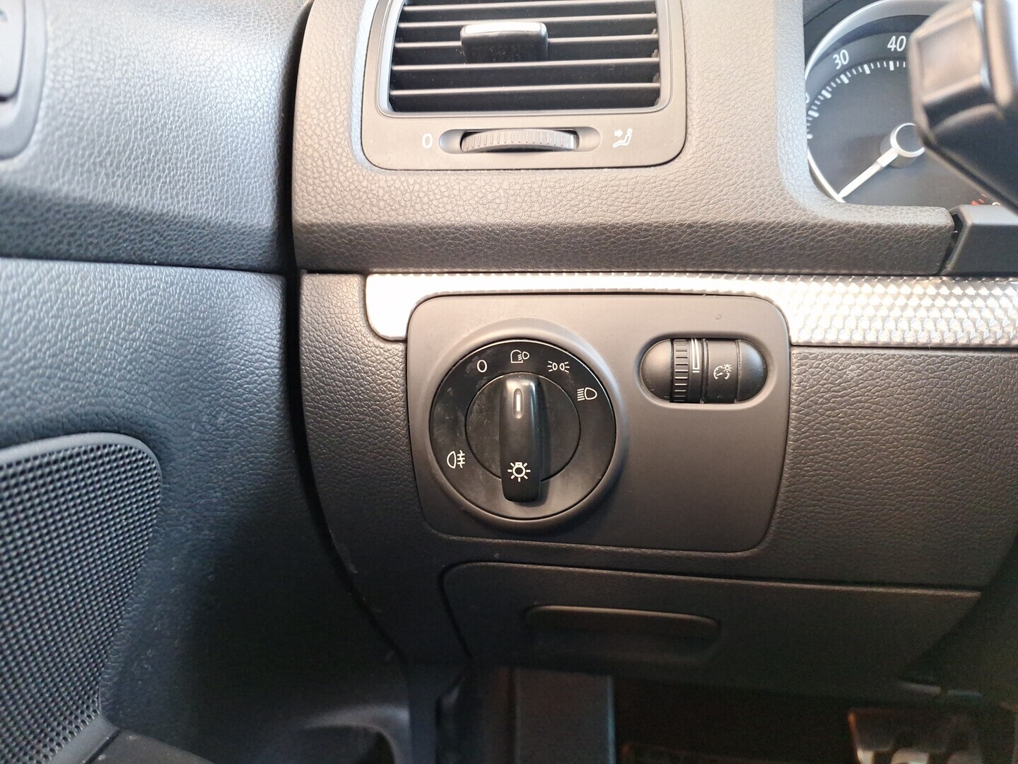 VOLKSWAGEN Golf 2006