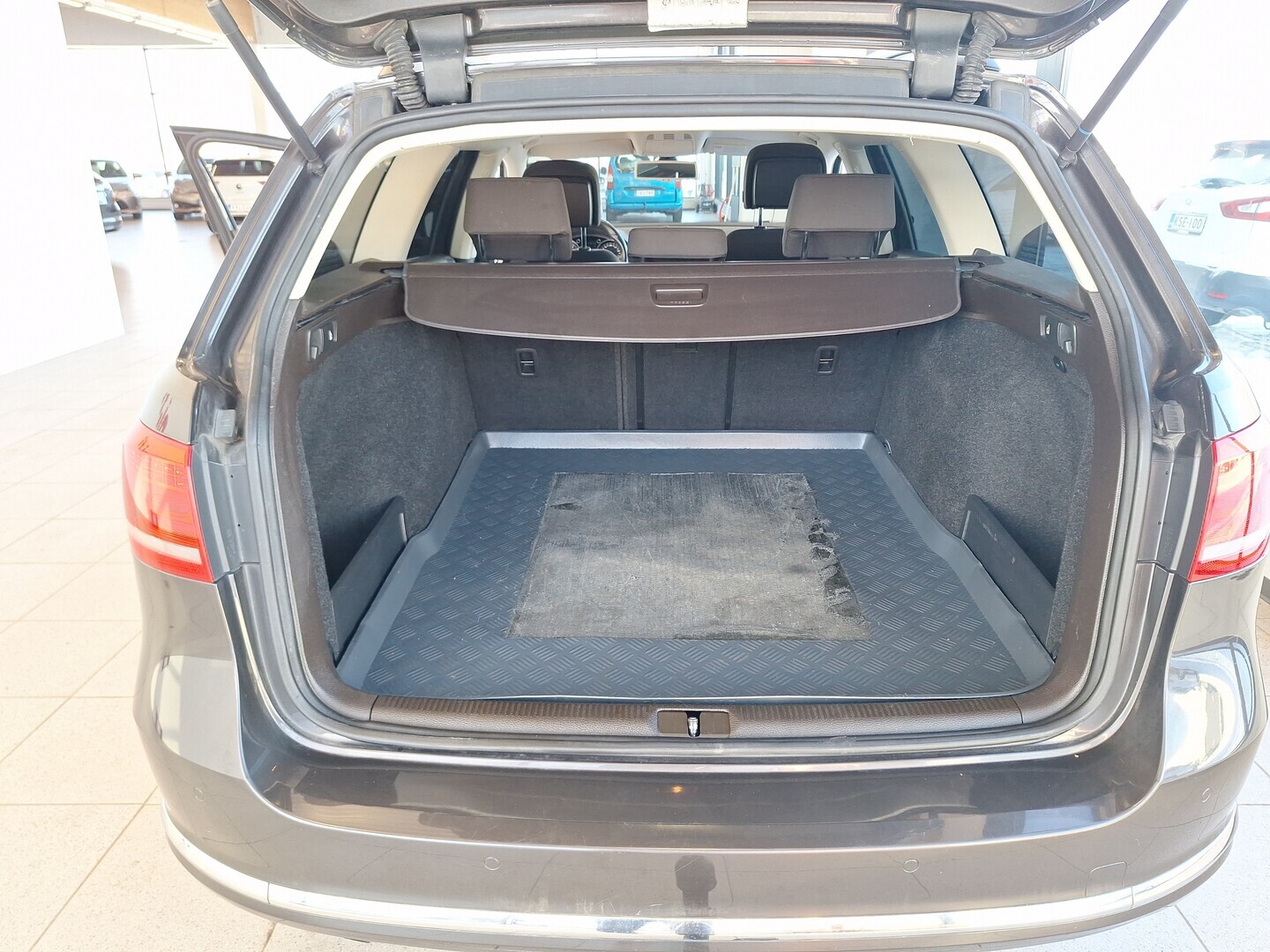 VOLKSWAGEN Passat 2011